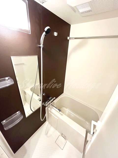 バス・シャワールーム　浴室乾燥機付き♪