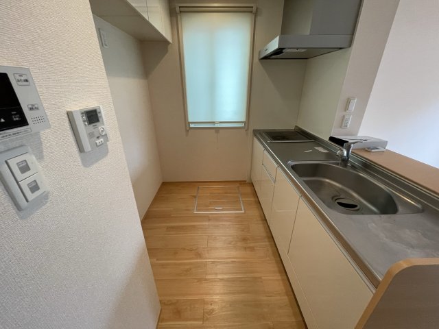 キッチン　イメージとして同マンション他部屋を表示しています