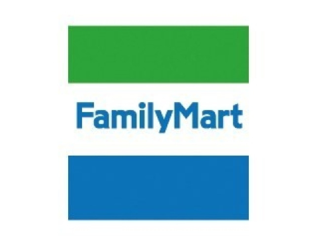 コンビニ　ファミリーマートJR熊本駅前店（コンビニ）まで323m