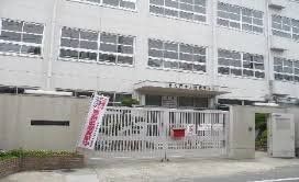 中学校　東大阪市立楠根中学校（中学校）まで970m