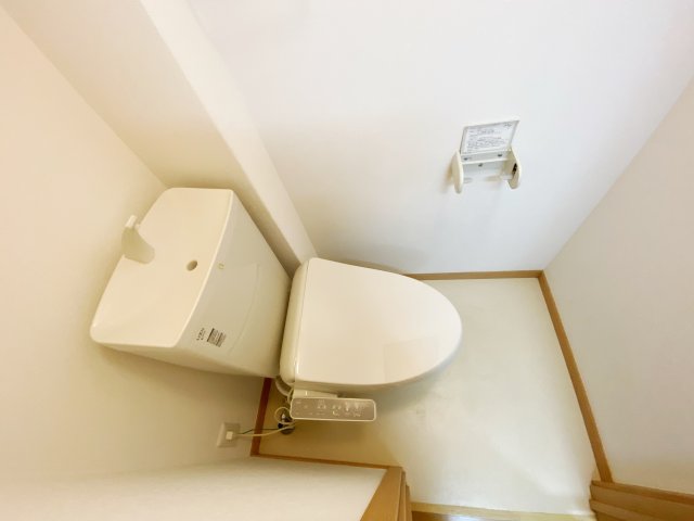 トイレ　別号室の参考写真です。