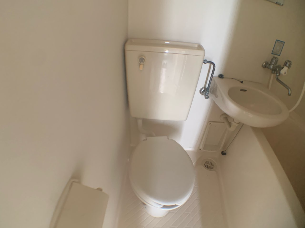 トイレ　シンプルで掃除のしやすいシンプルなトイレです！