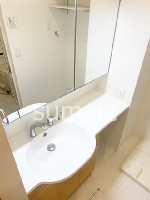 洗面設備　広めの独立洗面台！