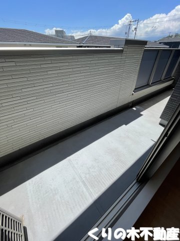 バルコニー　陽当たり良好なバルコニーです