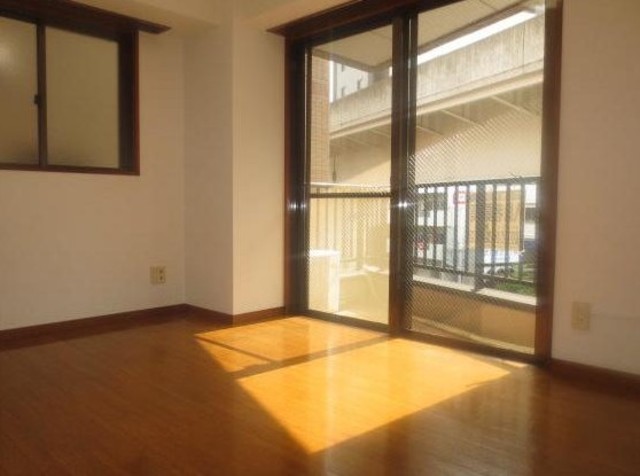 居室・リビング　★専門業者によるクリーニングで綺麗な室内★