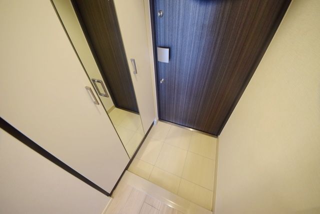 玄関　※別部屋の参考写真です。