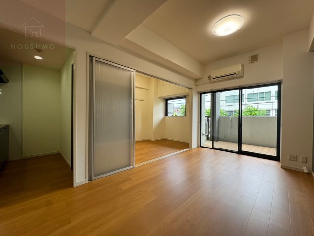 居室・リビング　こちらの居間で趣味の時間をお楽しみください