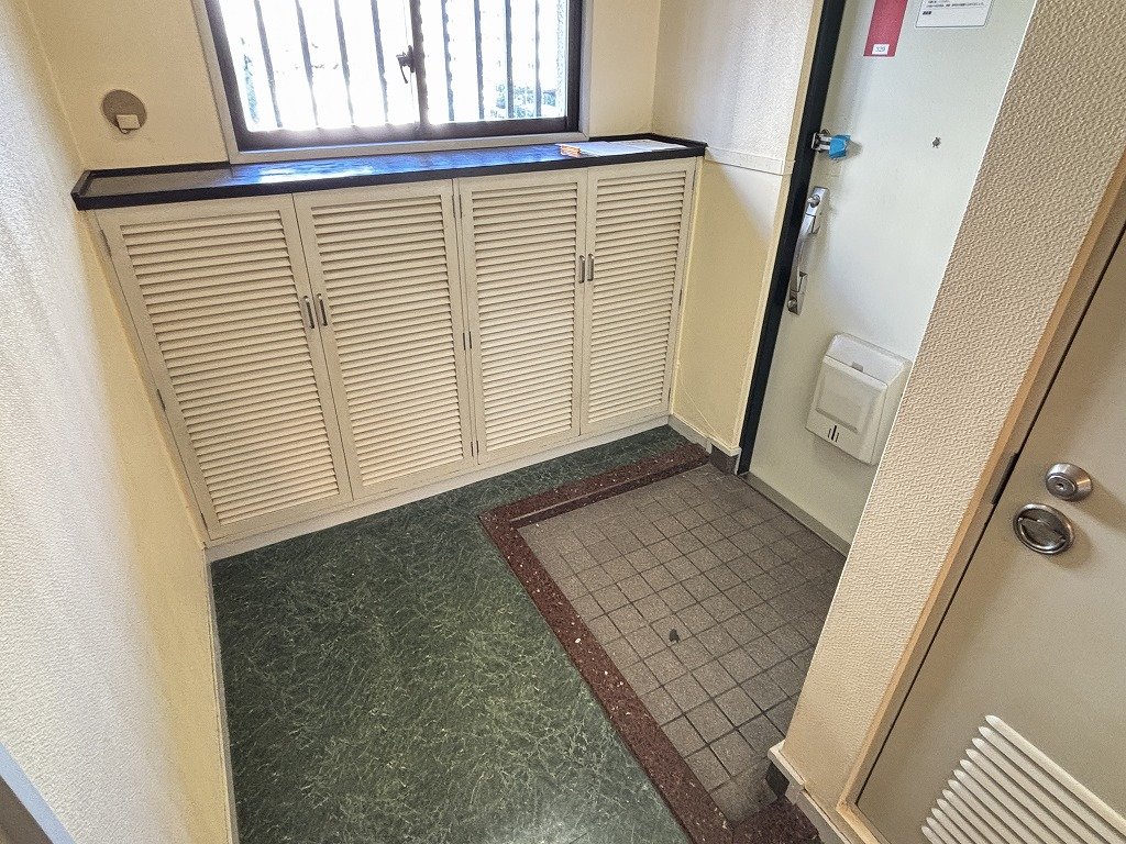 玄関　開口部　シューズボックス