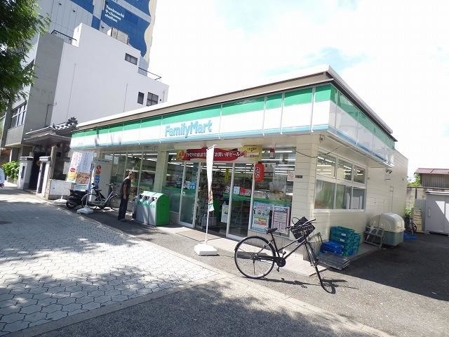 コンビニ　ファミリーマート（コンビニ）まで216m