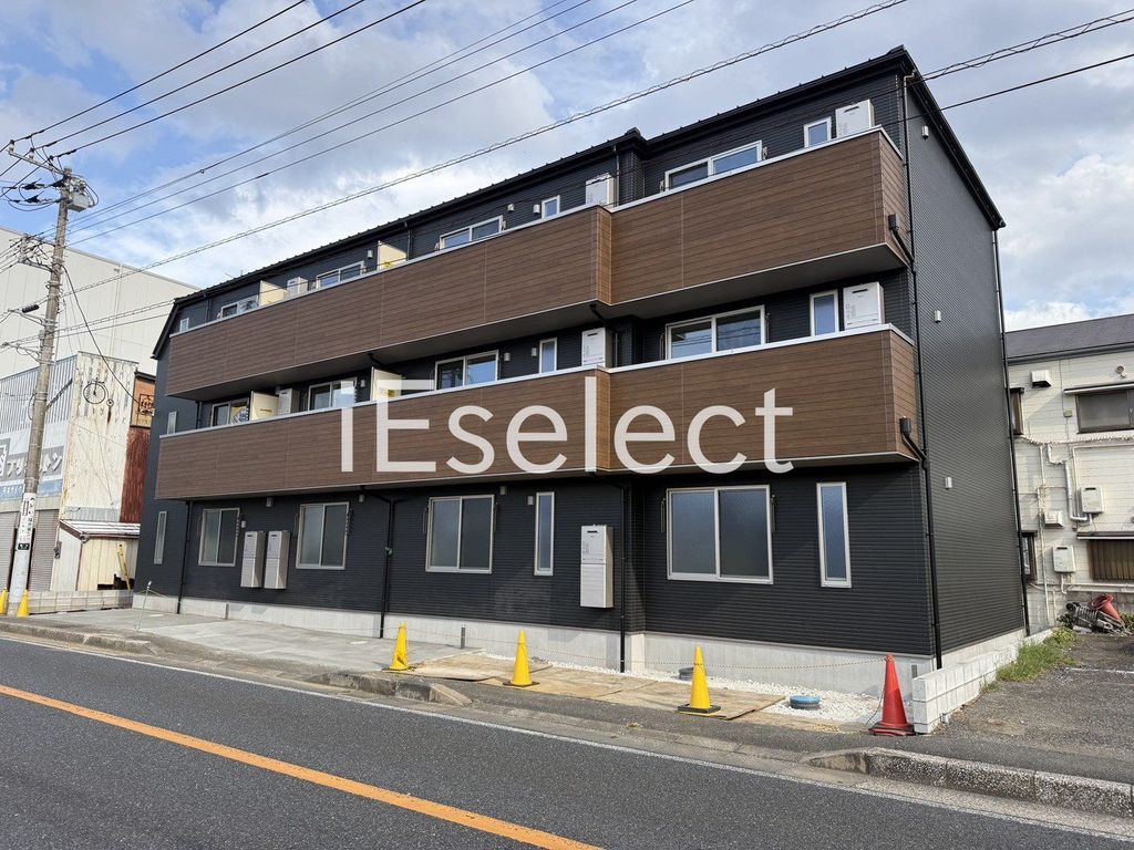 建物外観　2025年10月完成、インターネット無料、ペット飼育相談可