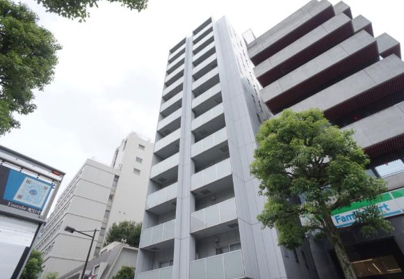 建物外観　★駅徒歩4分、交通アクセス抜群で芝公園も近く緑を感じられます