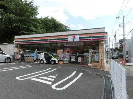 コンビニ　セブンイレブン横浜鶴見東寺尾3丁目店（コンビニ）まで584m