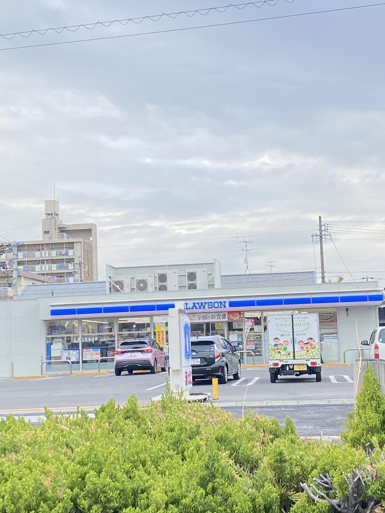 コンビニ　ローソン南区港東通一丁目店（コンビニ）まで53m