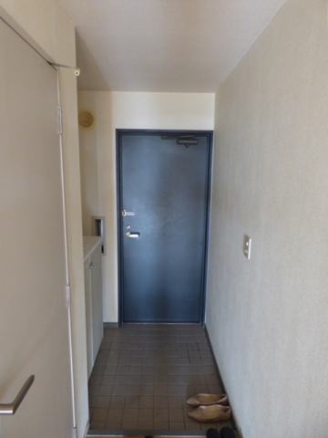 玄関　※写真は他号室です