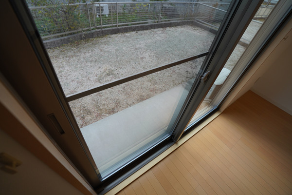 庭　同じ建物の別のお部屋
