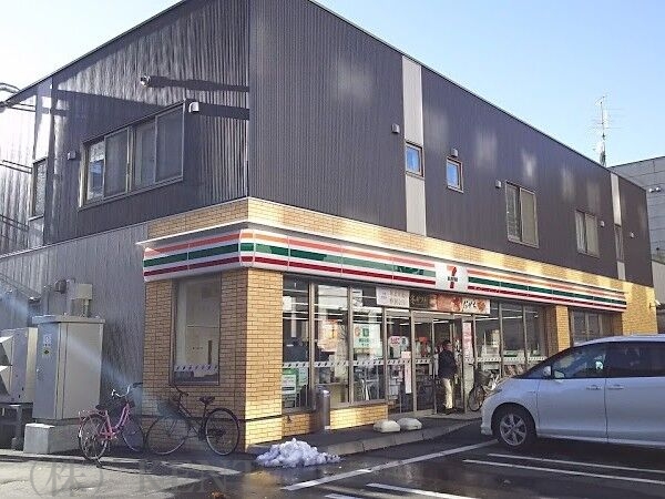 コンビニ　セブンイレブン札幌琴似3条2丁目店（コンビニ）まで347m