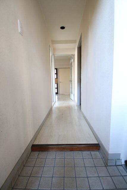 玄関　※同建物内別室の参考写真です