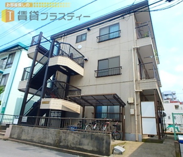 建物外観　閑静な住宅街に建つマンションです。