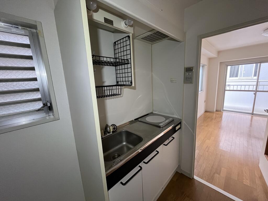 キッチン　同建物、他号室写真参照