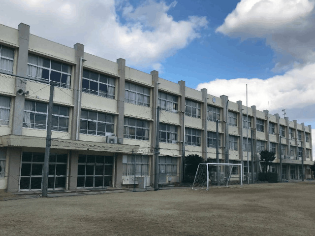 小学校　桑名市立桑部小学校（小学校）まで1951m