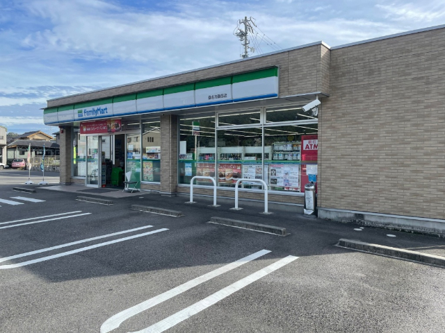 コンビニ　ファミリーマート桑名市桑部店（コンビニ）まで668m