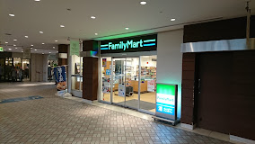 コンビニ　ファミリーマート アイランドセンター駅東店（コンビニ）まで781m
