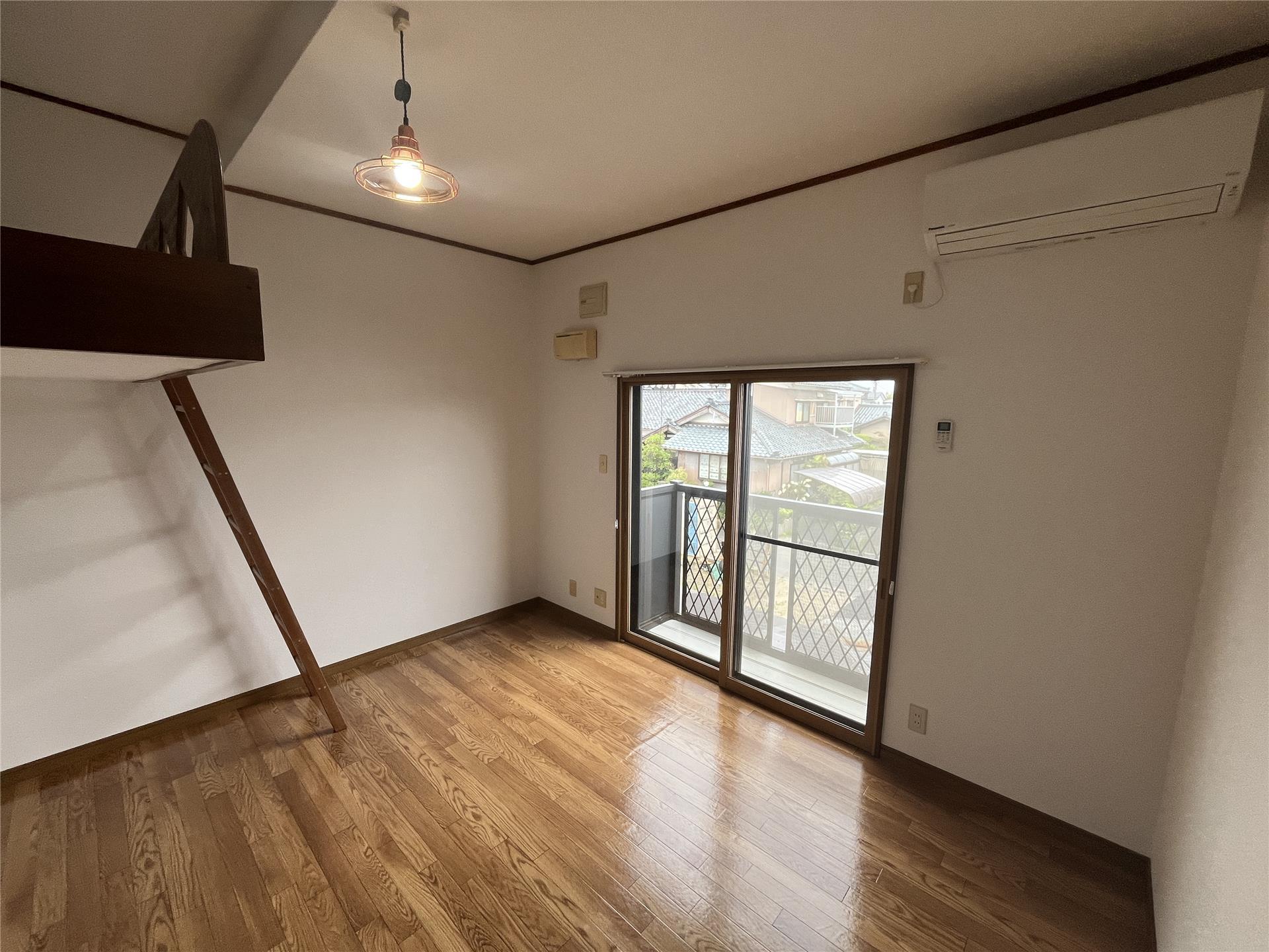 居室・リビング　6帖のお部屋です♪エアコン付き♪