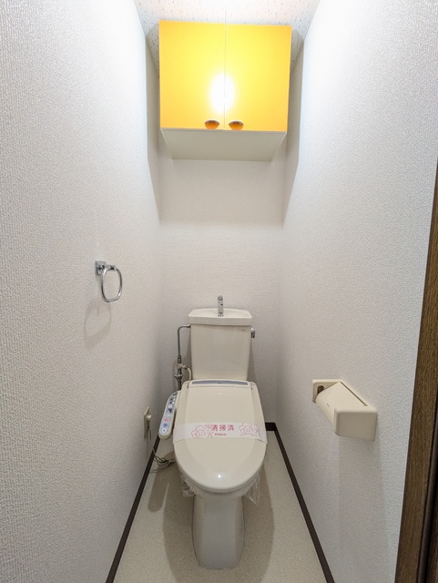 トイレ　★温水洗浄機能付きのトイレです★