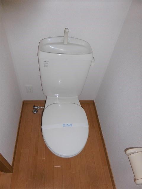 トイレ　落ち着いた色調のトイレです