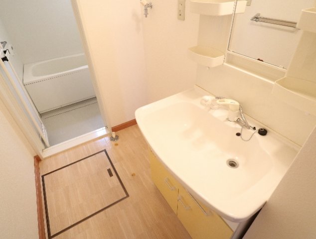 洗面設備　使いやすい洗面所です
