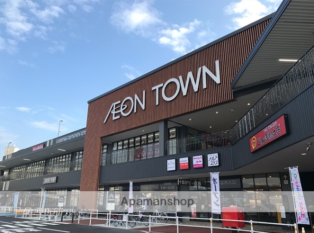 ショッピングセンター　イオンタウン川西（ショッピングセンター）まで28m