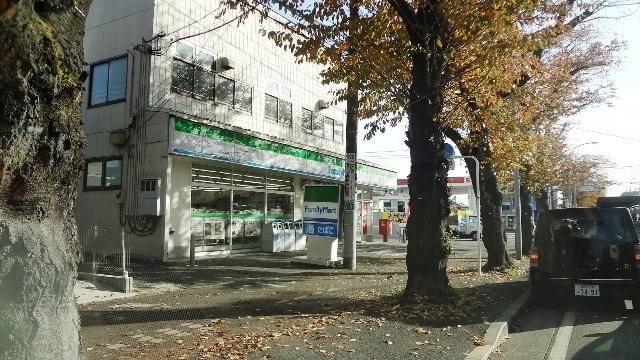 コンビニ　ファミリーマート（コンビニ）まで1250m