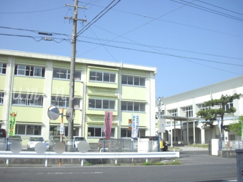 小学校　鈴鹿市立白子小学校（小学校）まで684m