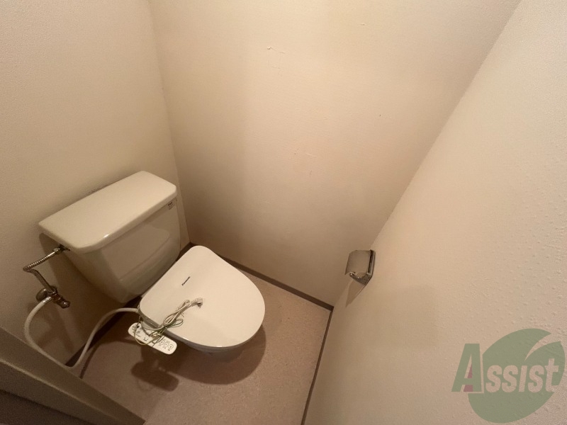 トイレ　トイレはウォシュレット機能付きです。安心して使用できますね。