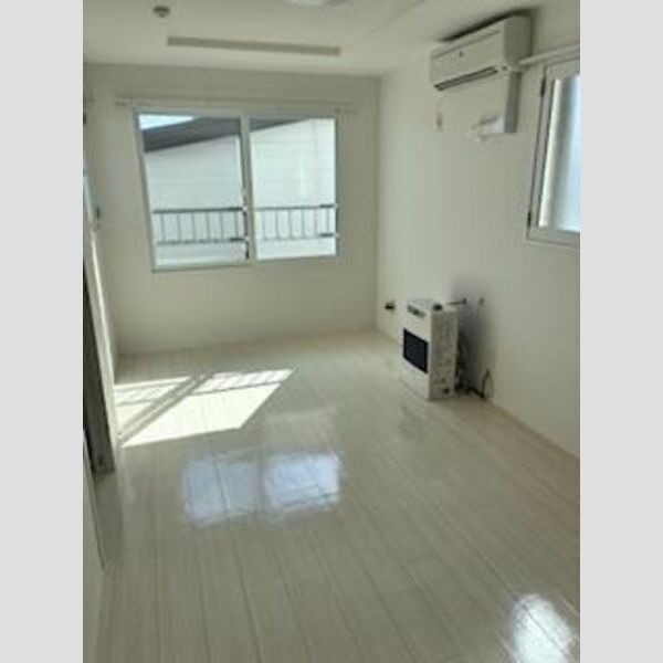 居室・リビング　白を基調としたお部屋です