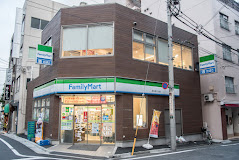 コンビニ　ファミリーマート 南大塚三丁目店（コンビニ）まで50m