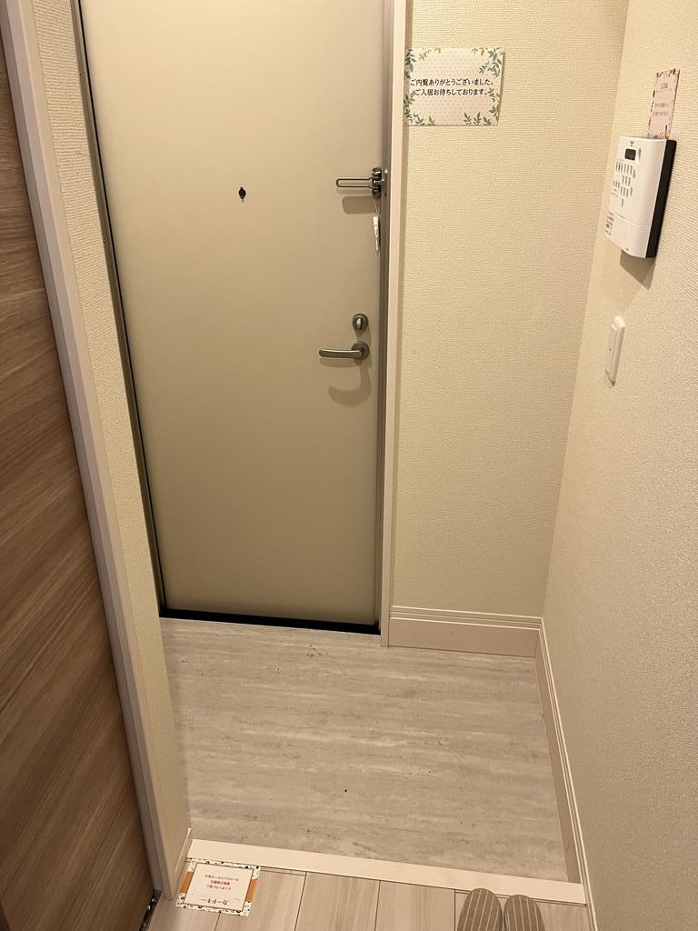 玄関　掲載写真は実際と異なる場合がございます
