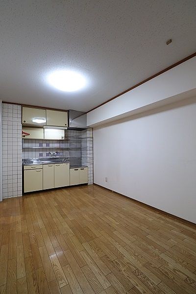 居室・リビング　こちらのリビングで趣味の時間をお楽しみください