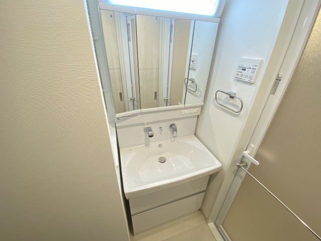洗面設備　コンパクトで使いやすい洗面所