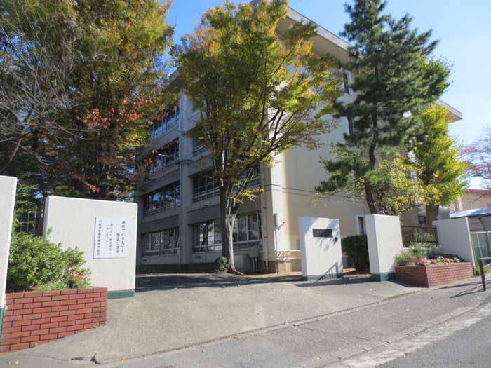 中学校　川崎市立南生田中学校（中学校）まで1000m