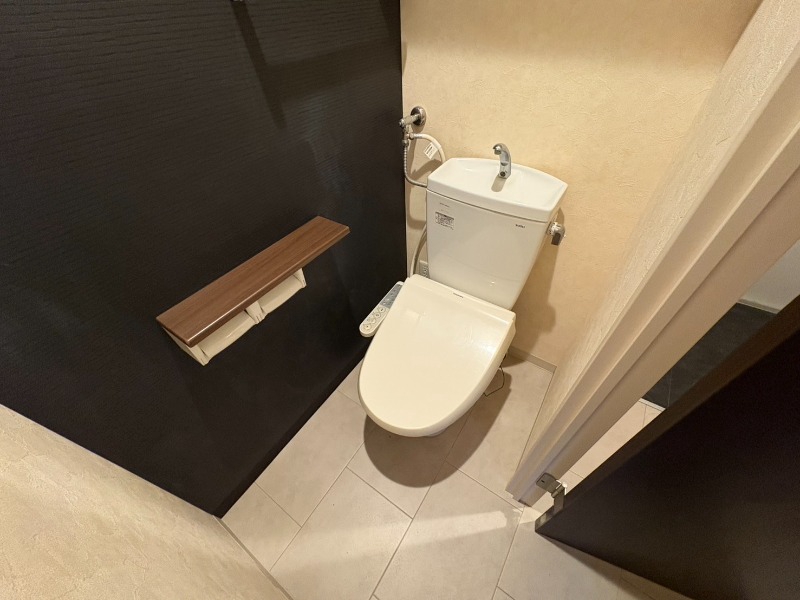 トイレ　ウォシュレット機能がついたトイレ。安心して使用できますね。