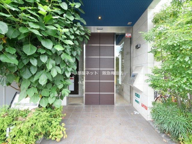 エントランス　同仕様写真となります。