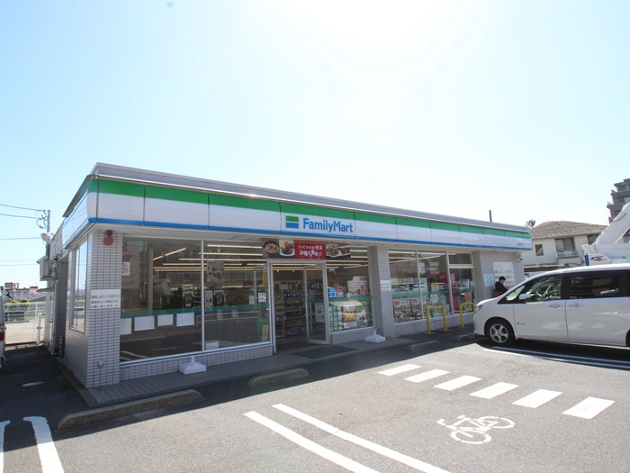 コンビニ　ファミーマート南町田北店（コンビニ）まで261m