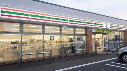 コンビニ　セブンイレブン東札幌1条4丁目店（コンビニ）まで189m