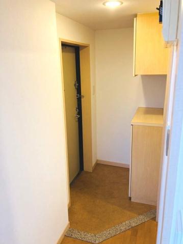 玄関　※別部屋の参考写真です。