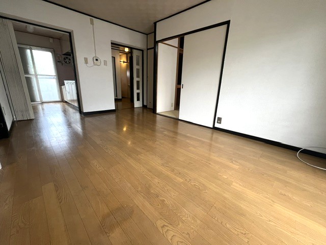 新金岡3丁1番G住宅5棟の居間写真