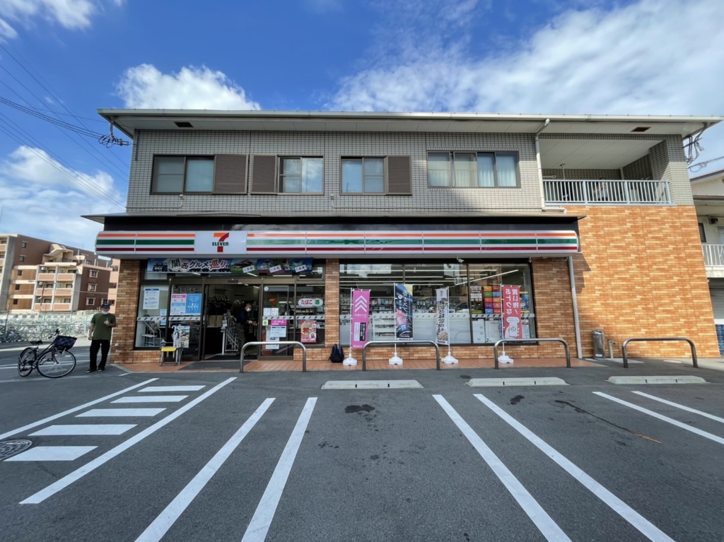コンビニ　セブンイレブン 枚方津田駅前店（コンビニ）まで694m