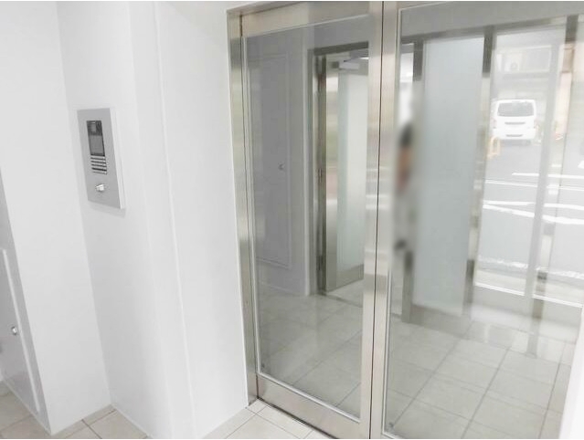 セキュリティ　不審者、勧誘員をシャットアウトできるオートロックです♪