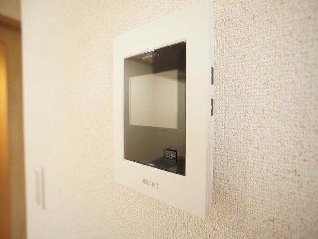 セキュリティ　訪問者の確認ができるTVドアホン付きです♪