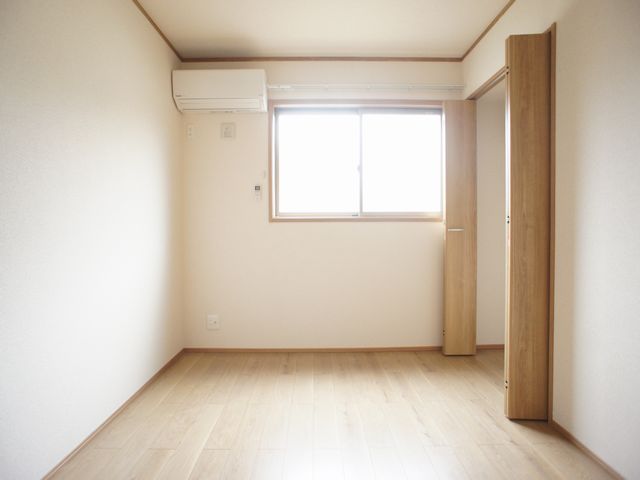 その他部屋・スペース　快適に過ごせるエアコン付きの北側洋間です♪